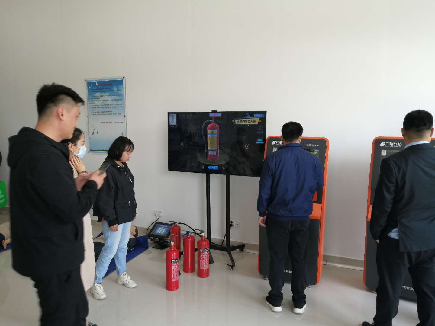 智園科技運(yùn)維運(yùn)營部組織新入職員工到上虞平臺參觀學(xué)習(xí)