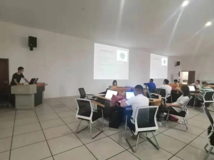 杭州灣（上虞）綠色化工人才公共實(shí)訓(xùn)基地首屆化工大專合作班在實(shí)訓(xùn)基地開班