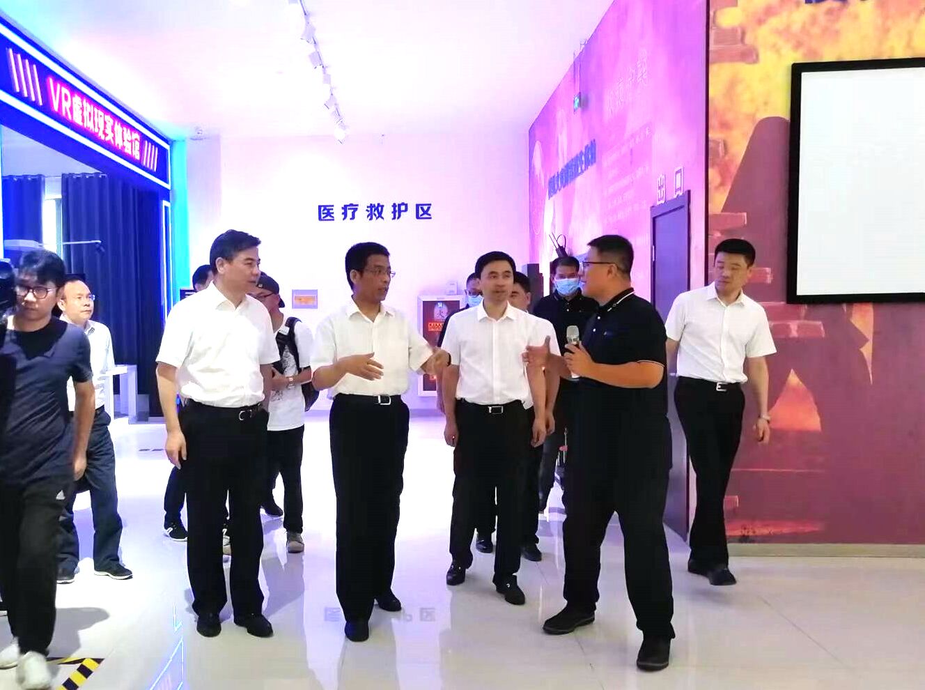 在關(guān)懷中砥礪前行 | 國家應(yīng)急部副部長一行到杭州灣（上虞）實訓基地考察調(diào)研(圖1)